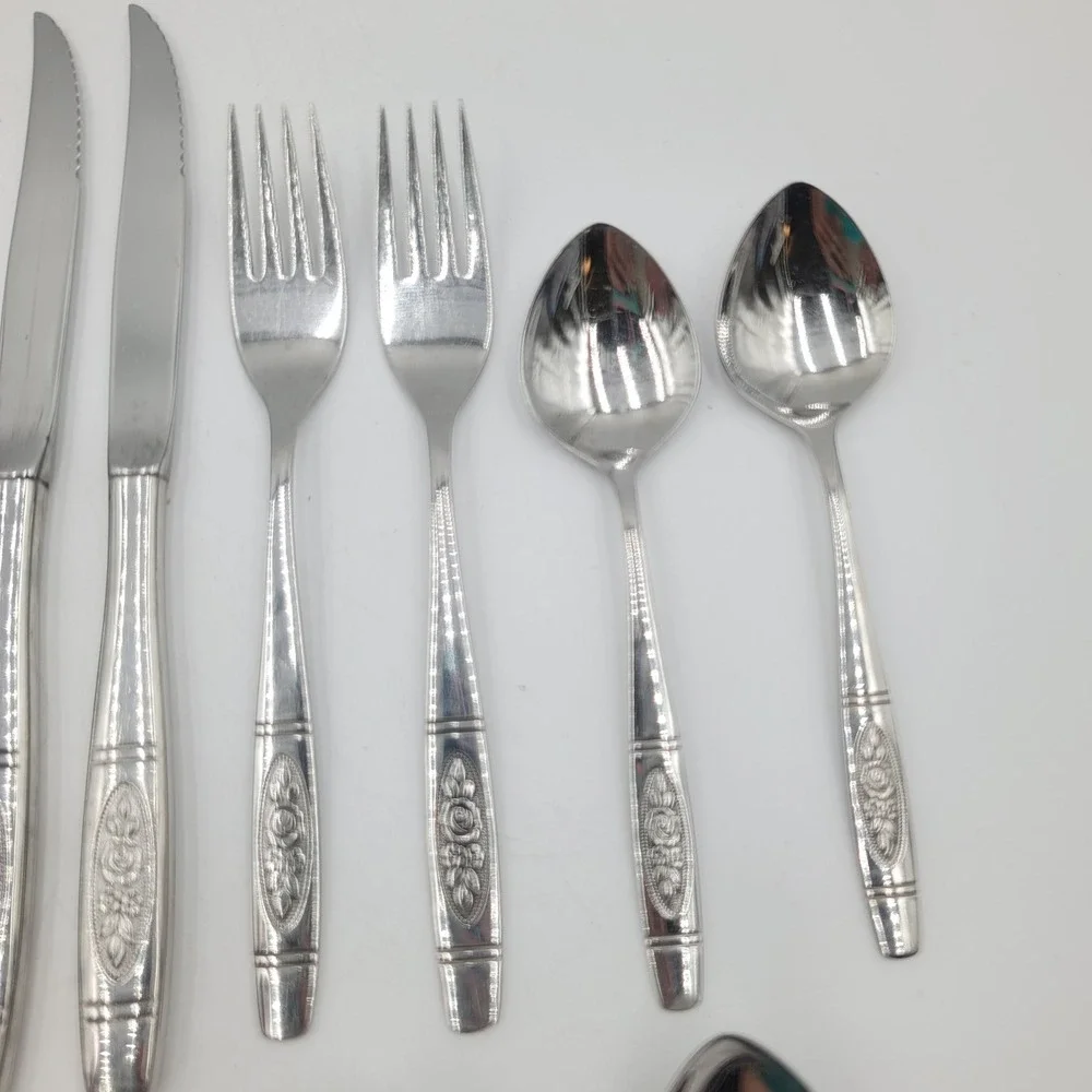 31pc VTG Oneida Rose Pendant Stainless Flatware Set Knives Forks Spoons Floral